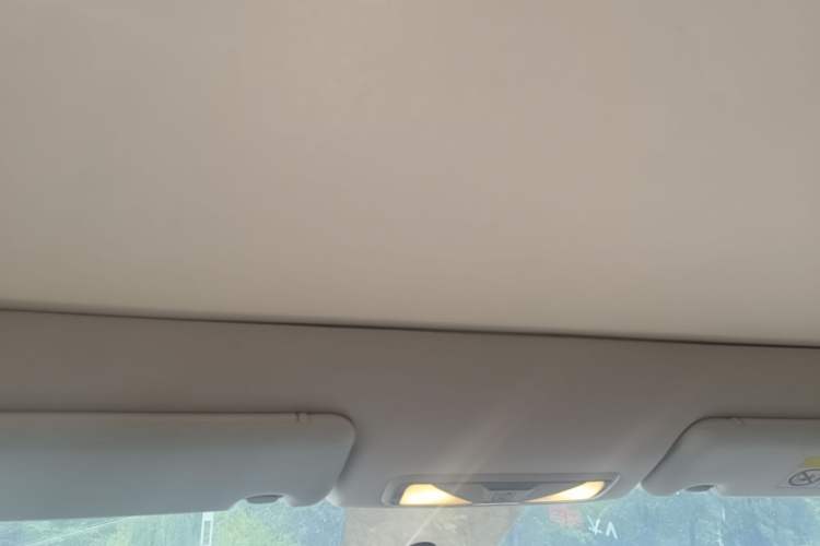 Used Venucia V 2021 260T Idol Edition Headliner