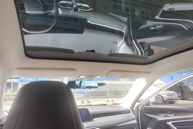 Used Venucia V 2021 260T Idol Edition Headliner