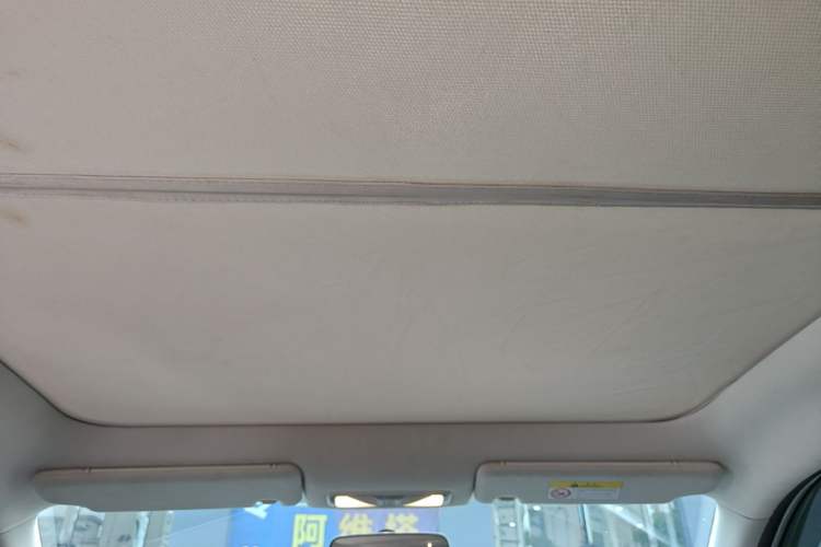 Used Venucia V 2021 260T Idol Edition Headliner