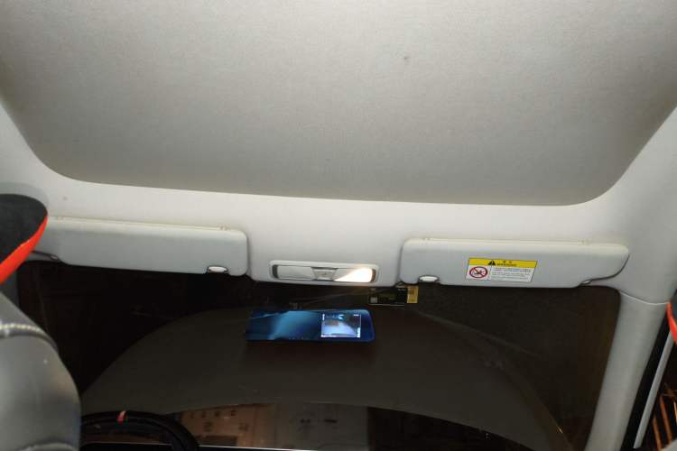 Used Venucia V 2021 260T Idol Edition Headliner