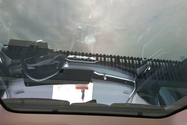 Used Venucia V 2021 260T Idol Edition Headliner