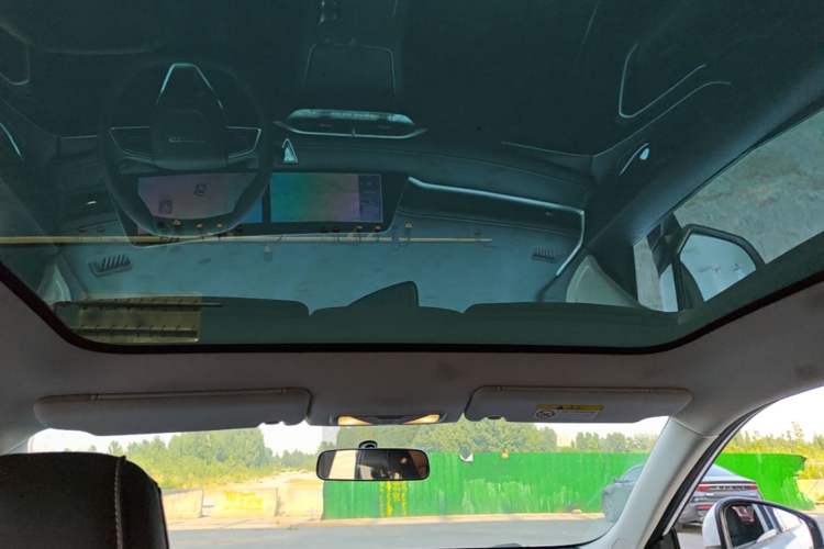 Used Venucia V 2021 260T Idol Edition Headliner