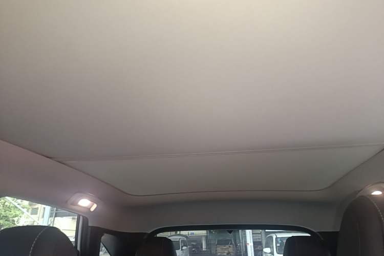 Used Venucia V 2021 260T Idol Edition Headliner