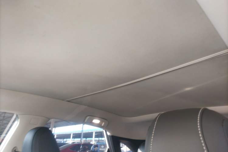 Used Venucia V 2021 260T Idol Edition Headliner