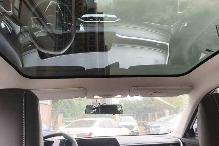 Used Venucia V 2021 260T Idol Edition Headliner