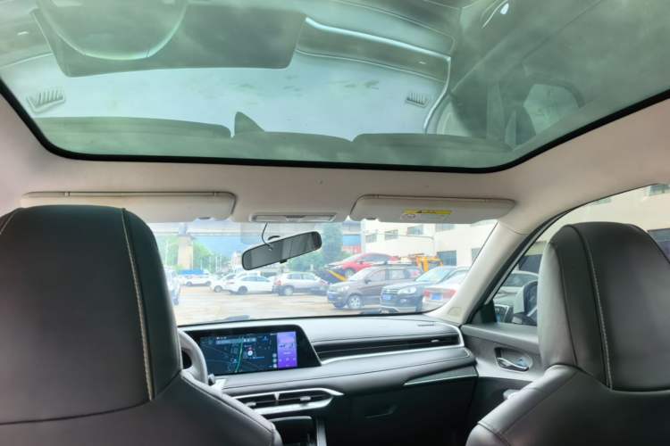 Used Venucia V 2021 260T Idol Edition Headliner