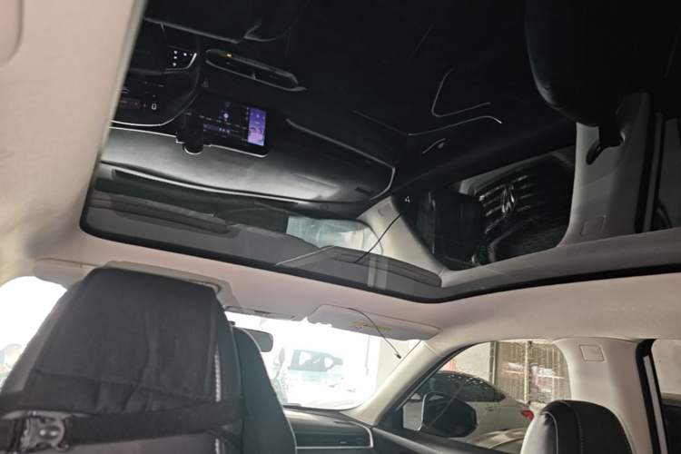 Used Venucia V 2021 260T Idol Edition Headliner
