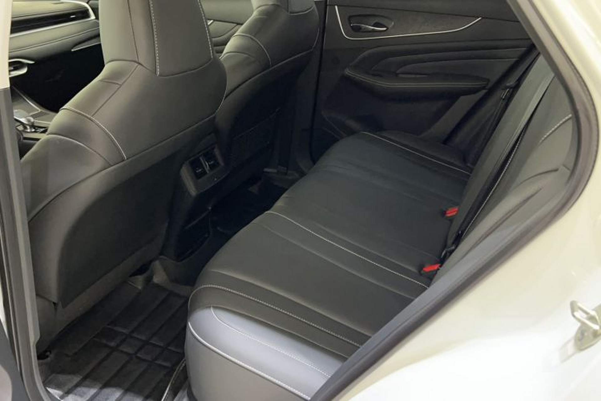 Used Venucia V 2021 260T Top-Tier Version Left Rear Seat