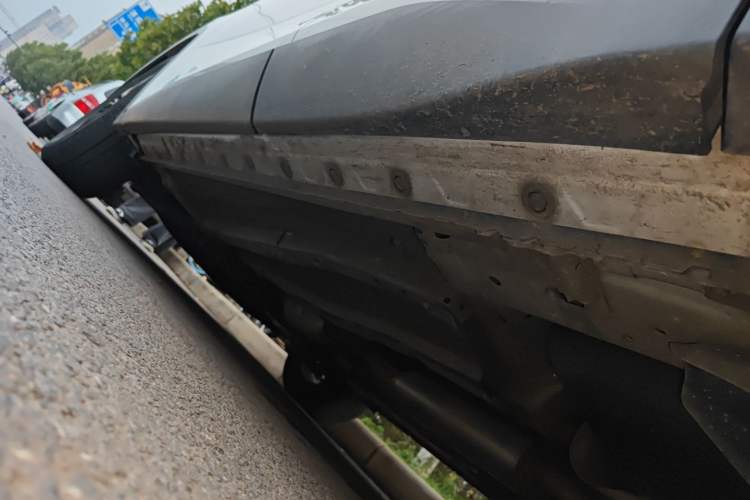 Used Venucia V 2021 260T Idol Edition Left Side Sill