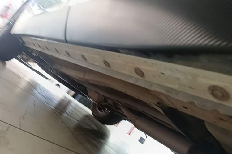 Used Venucia V 2021 260T Idol Edition Left Side Sill