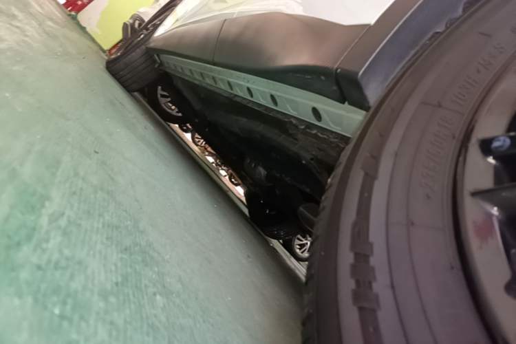 Used Venucia V 2021 260T Idol Edition Left Side Sill