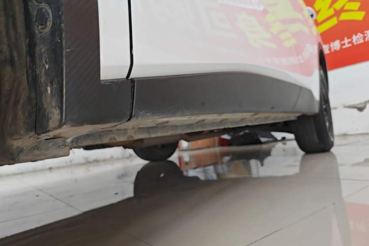 Used Venucia V 2021 260T Idol Edition Left Side Sill