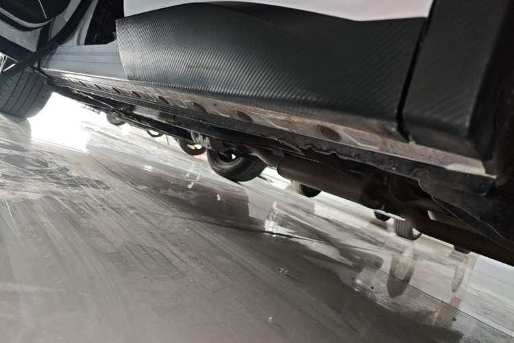 Used Venucia V 2021 260T Idol Edition Left Side Sill