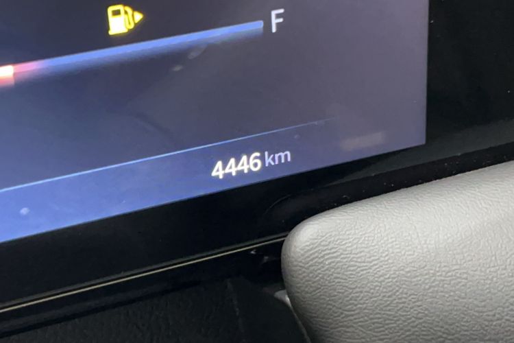 Used Venucia V 2021 260T Top-Tier Version Odometer Close Up