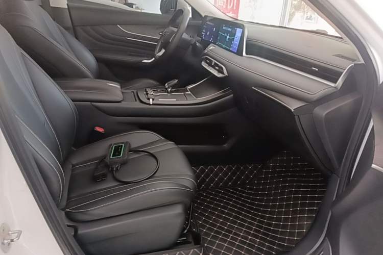 Used Venucia V 2021 260T Idol Edition Right Front Seat