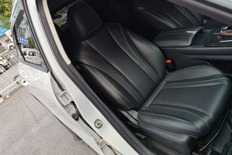 Used Venucia V 2021 260T Idol Edition Right Front Seat