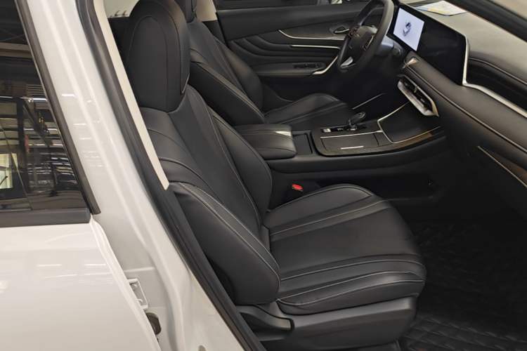 Used Venucia V 2021 260T Idol Edition Right Front Seat