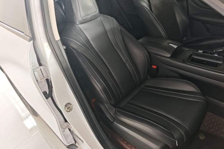 Used Venucia V 2021 260T Idol Edition Right Front Seat