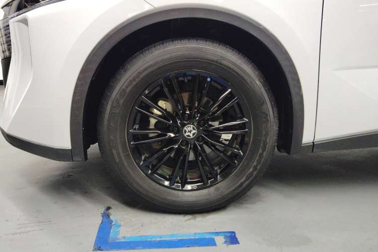 Used Venucia V 2021 260T Idol Edition Right Front Wheel Hub