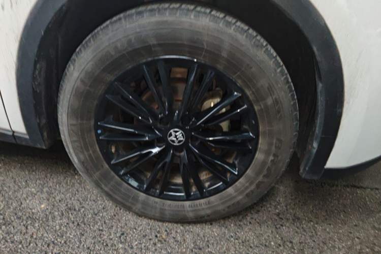 Used Venucia V 2021 260T Idol Edition Right Front Wheel Hub