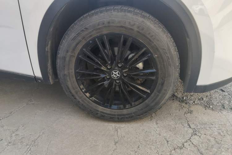 Used Venucia V 2021 260T Idol Edition Right Front Wheel Hub