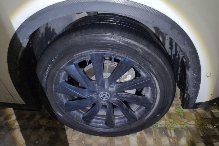 Used Venucia V 2021 260T Tianwang Edition Right Front Wheel Hub