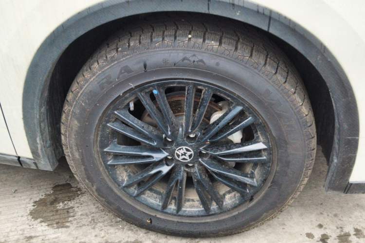 Used Venucia V 2021 260T Idol Edition Right Front Wheel Hub