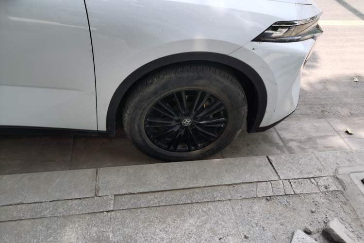 Used Venucia V 2021 260T Idol Edition Right Front Wheel Hub