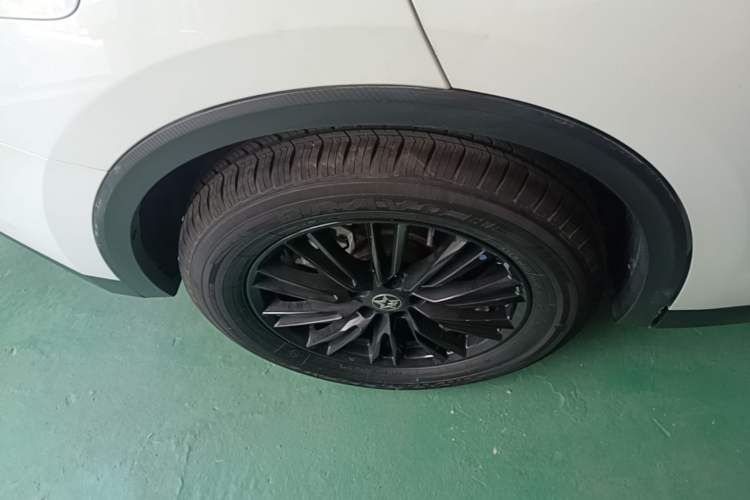 Used Venucia V 2021 260T Idol Edition Right Rear Wheel Hub