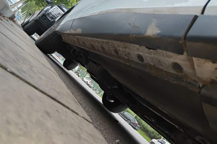Used Venucia V 2021 260T Idol Edition Right Side Sill