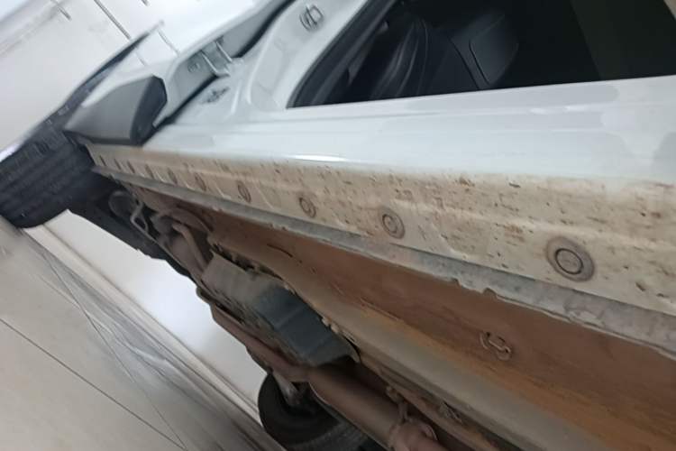 Used Venucia V 2021 260T Idol Edition Right Side Sill