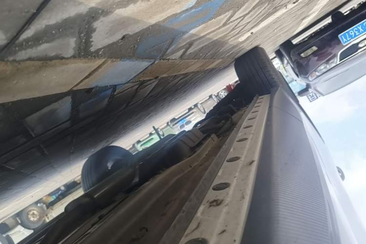 Used Venucia V 2021 260T Idol Edition Right Side Sill