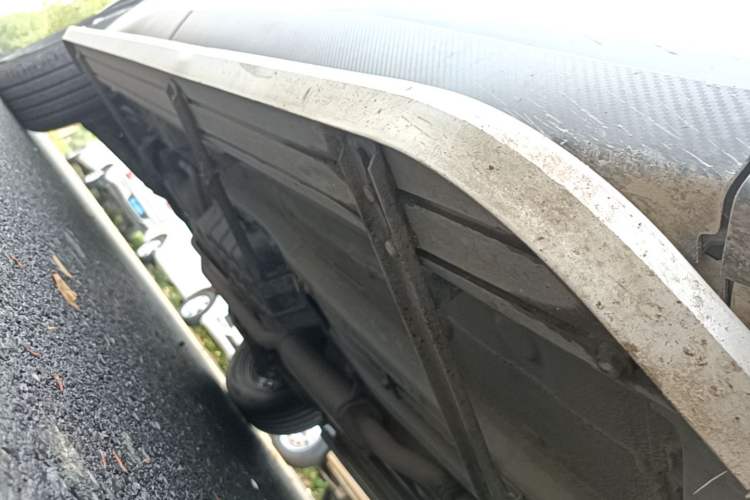 Used Venucia V 2021 260T Idol Edition Right Side Sill