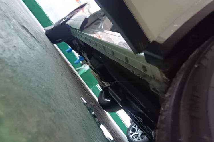 Used Venucia V 2021 260T Idol Edition Right Side Sill