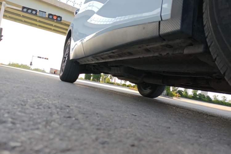 Used Venucia V 2021 260T Idol Edition Right Side Sill
