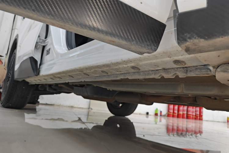 Used Venucia V 2021 260T Idol Edition Right Side Sill