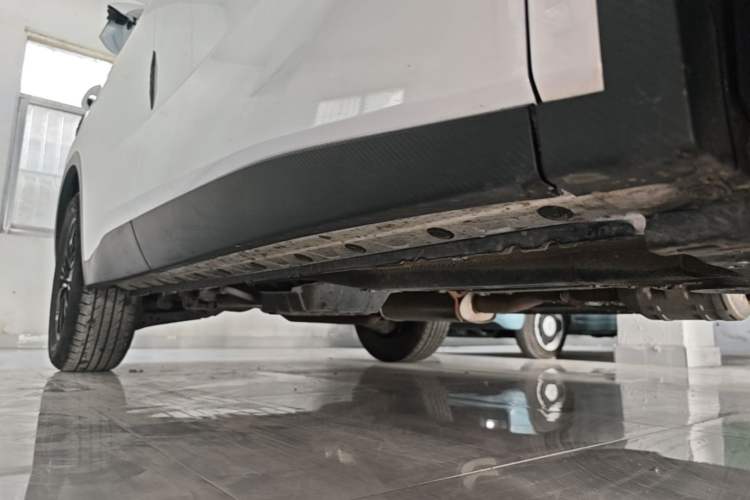 Used Venucia V 2021 260T Idol Edition Right Side Sill