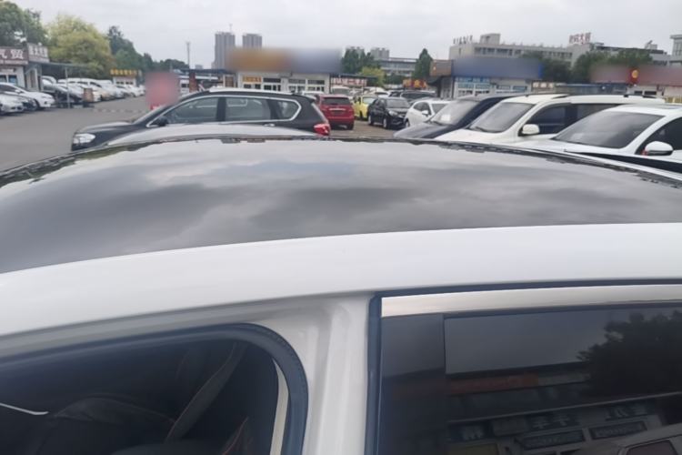 Used Venucia V 2021 260T Idol Edition Roof
