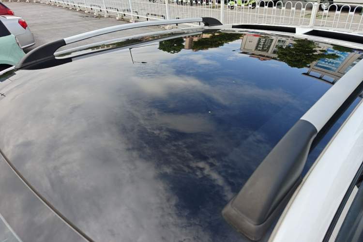 Used Venucia V 2021 260T Idol Edition Roof