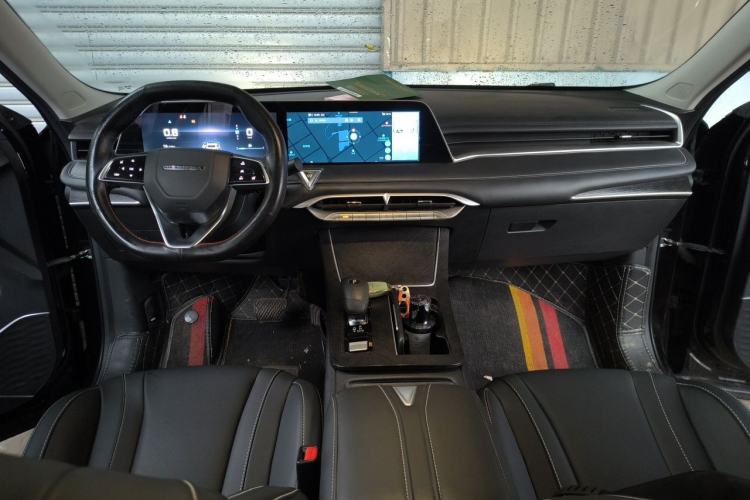 Used Venucia V 2022 260T Black Horse Edition · Idol Center Console