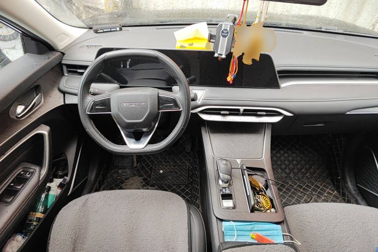 Used Venucia V 2022 260T Black Horse Edition · Idol Center Console