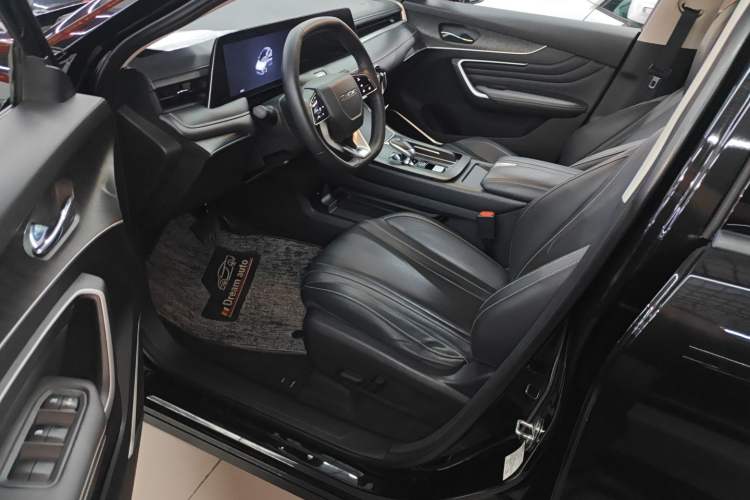 Used Venucia V 2022 260T Black Horse Edition · Idol Driver Seat