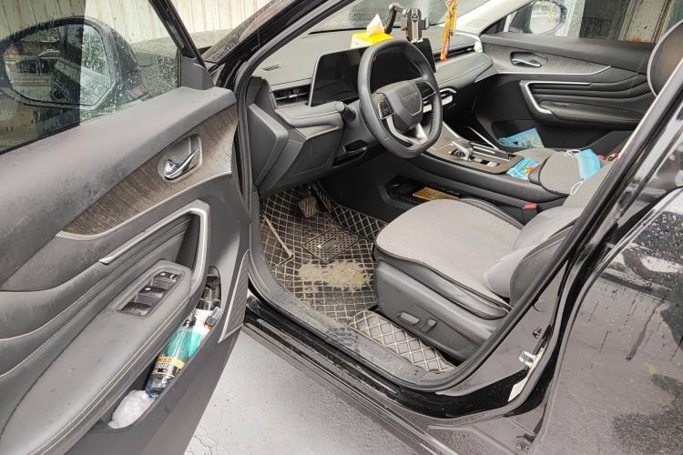 Used Venucia V 2022 260T Black Horse Edition · Idol Driver Seat