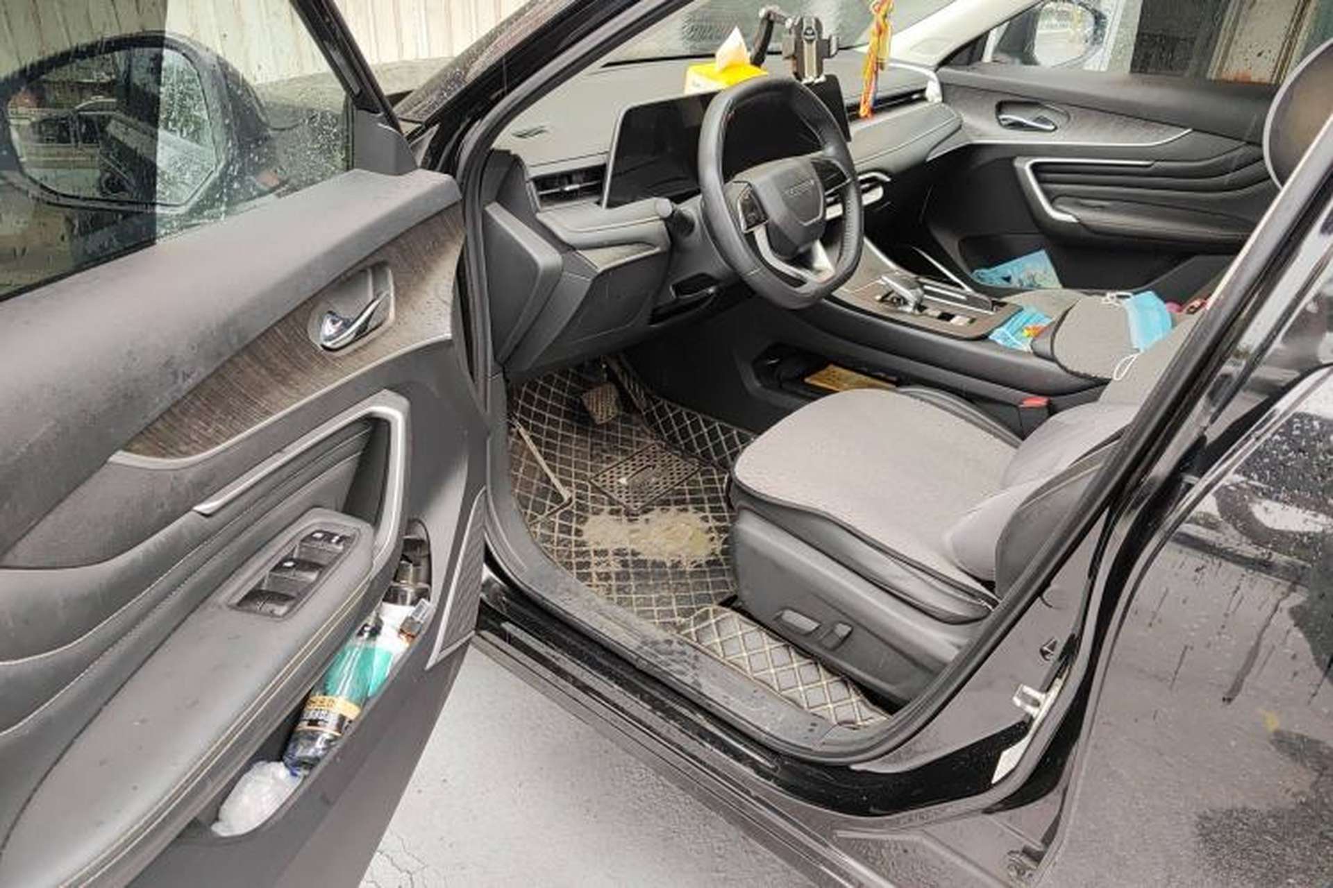 Used Venucia V 2022 260T Black Horse Edition · Idol Driver Seat