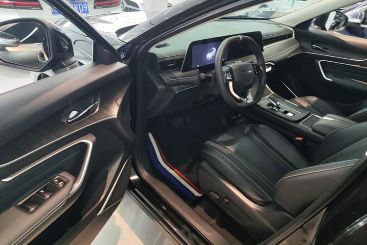 Used Venucia V 2022 260T Black Horse Edition · Idol Driver Seat