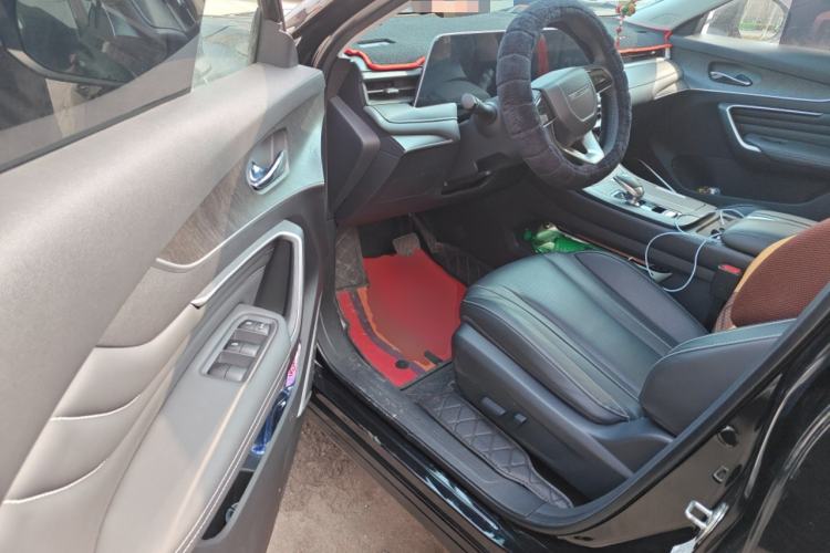 Used Venucia V 2022 260T Black Horse Edition · Idol Driver Seat