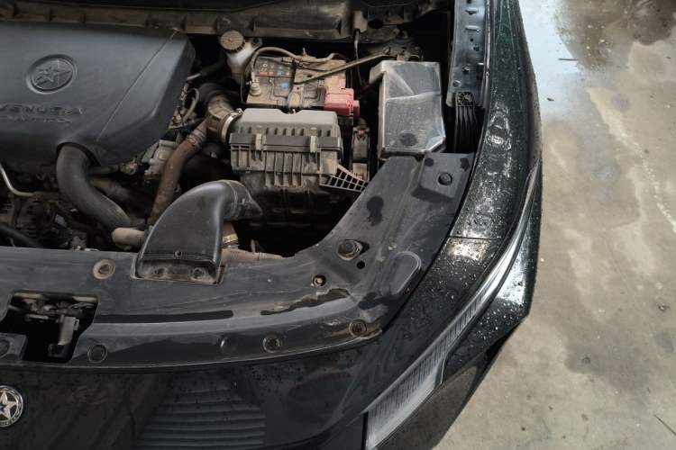 Used Venucia V 2022 260T Black Horse Edition · Idol Engine Bay Left