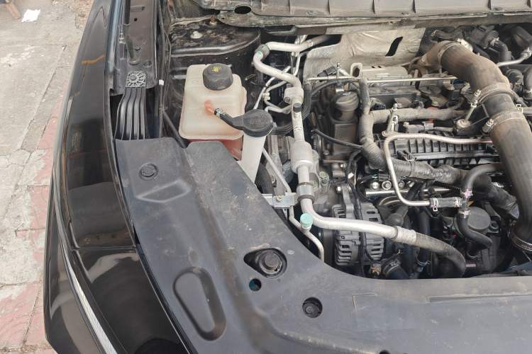 Used Venucia V 2022 260T Black Horse Edition · Idol Engine Bay Right