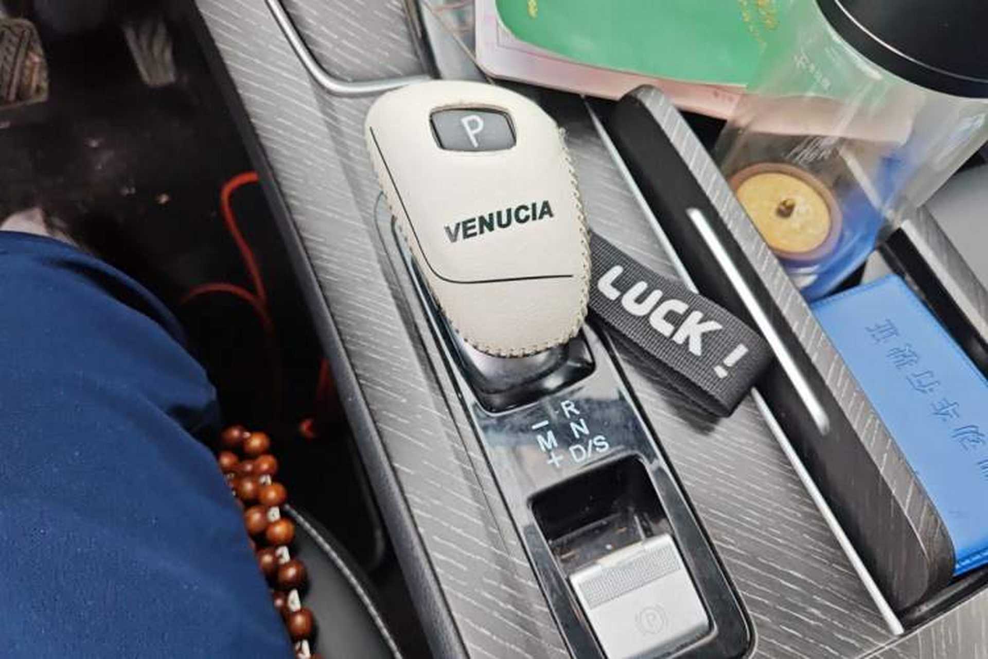 Used Venucia V 2022 260T Black Horse Edition · Idol Gear Lever