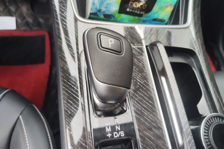 Used Venucia V 2022 260T Black Horse Edition · Idol Gear Lever